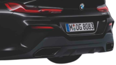 Parlak siyah BMW egzoz uçları